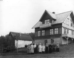 Gardstun, gruppebilete av ukjende kvinner