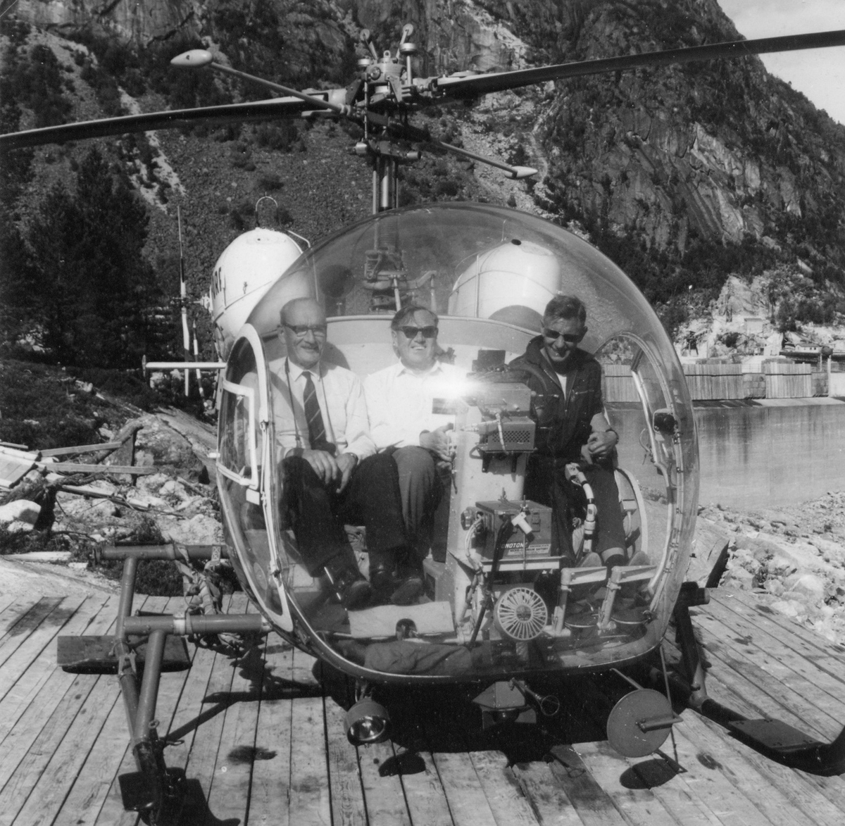 D.N.N. med helikopter til fjells