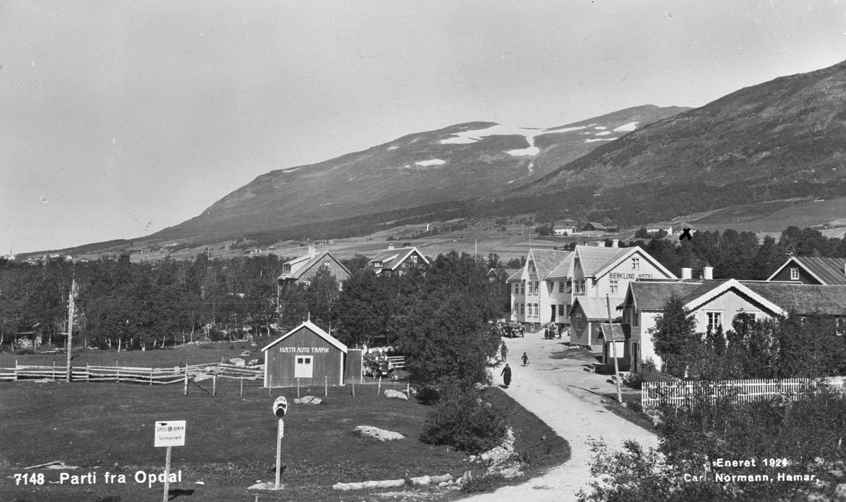 Oppdal sentrum med Bjerklund Hotell