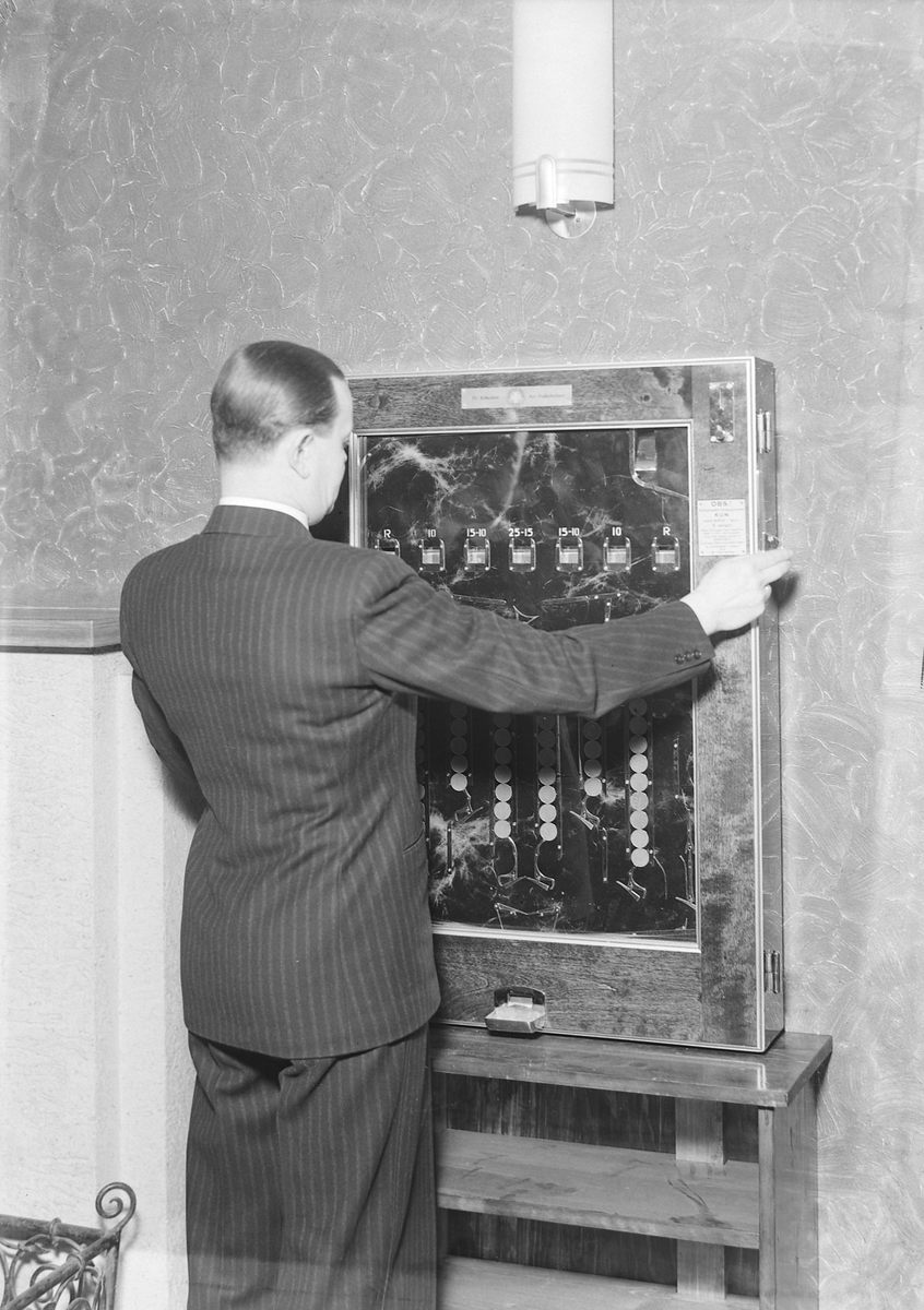 Spilleautomat for "Røde Kors" for 5-øres mynter
