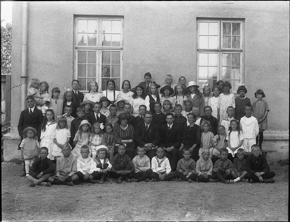 SKOLEFOTO. STOR GRUPPE, UKJENT SKOLE. 