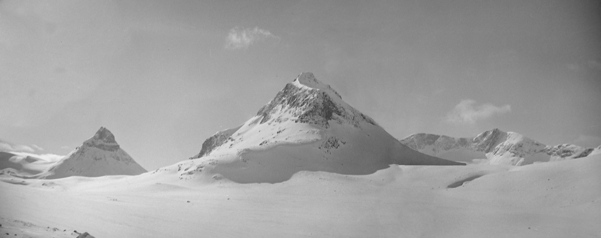 Skitur i Jotunheimen. Kyrkja, Tverrbotnhornet