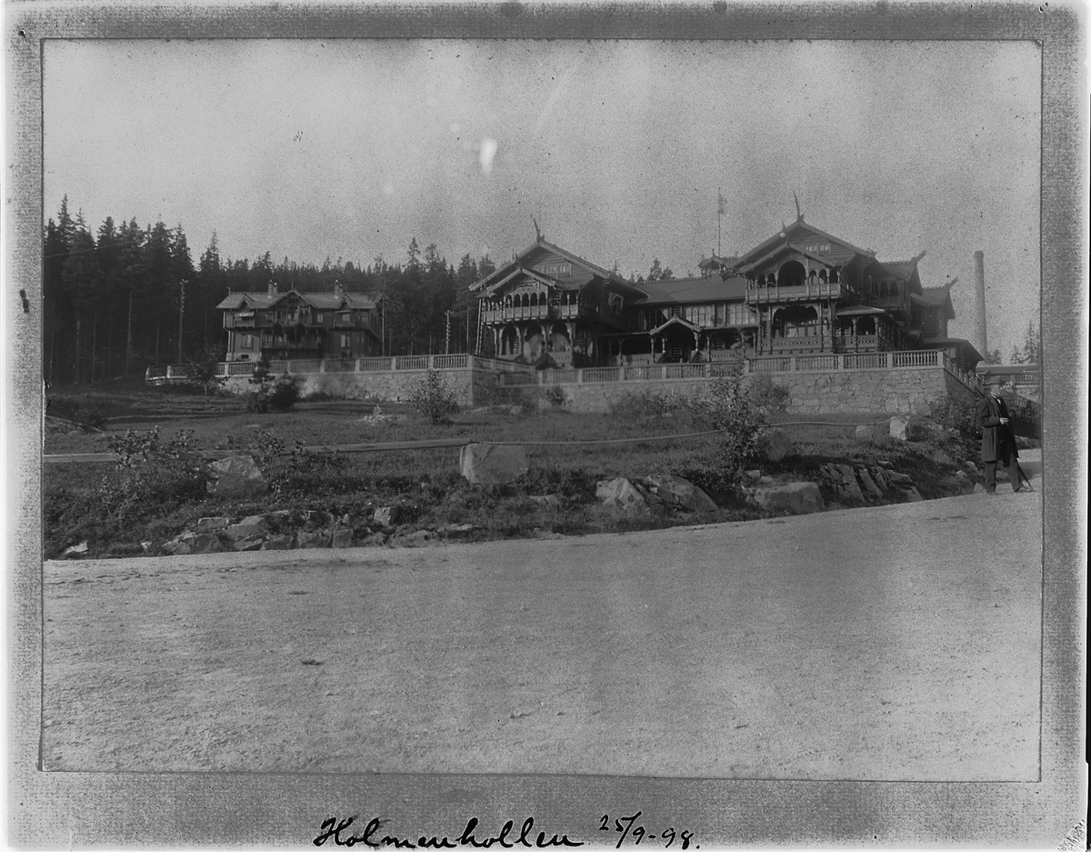 HOLMENKOLLEN RESTAURANT, HOLMENKOLLEN HOTELL, OSLO. DETTE STEDET BLE STARTET SOM ET SANATORIUM FOR TUBERKULOSEPASIENTER, OG STO FERDIG I 1894.
