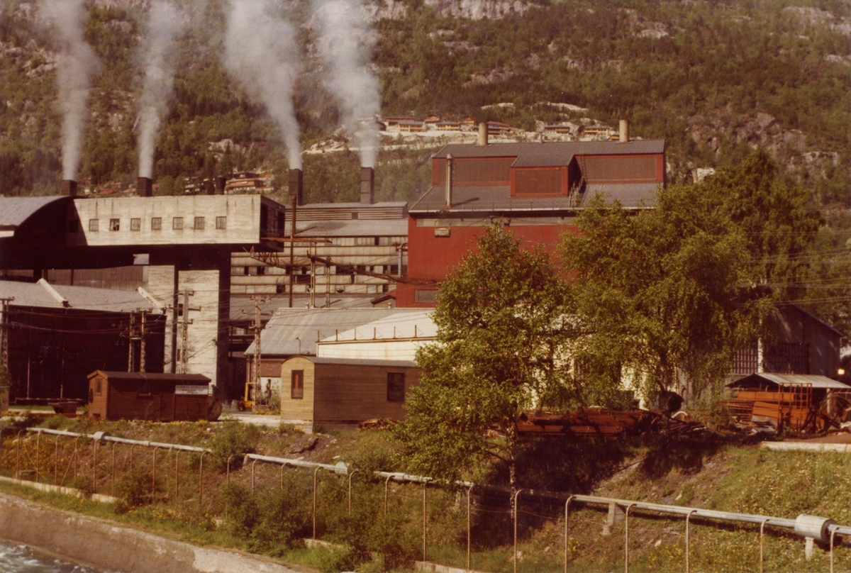 Fordelingsstasjonen og karbidomnane ved Odda smelteverk