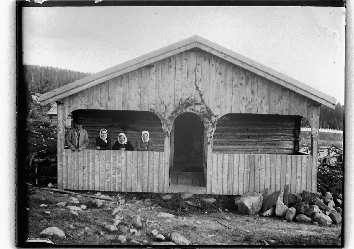 Ringsaker, Ringsakfjellet, Gammelskolla setergrend, Løken østre sitt størhus, nytt påbygg,