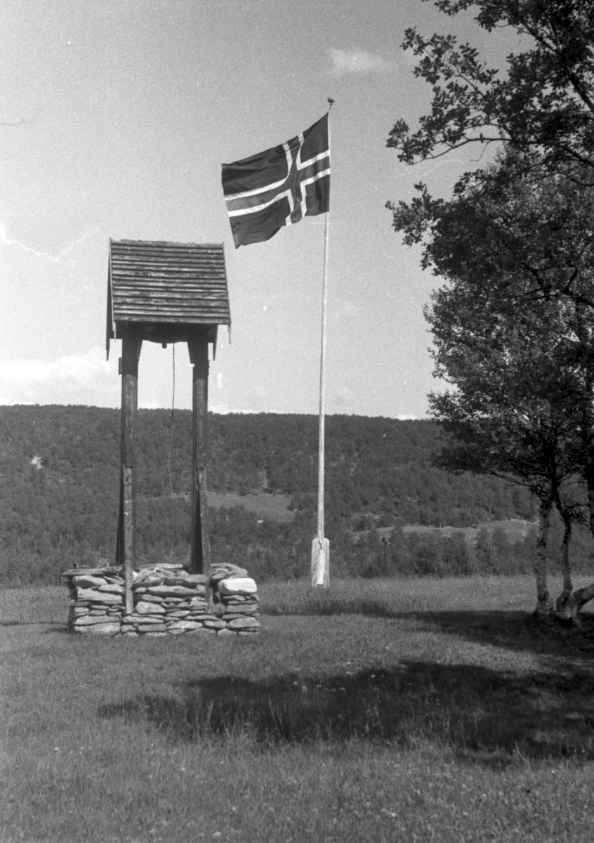 Gruveklokka ved Johan Falkbergets hjemsted Ratvollen