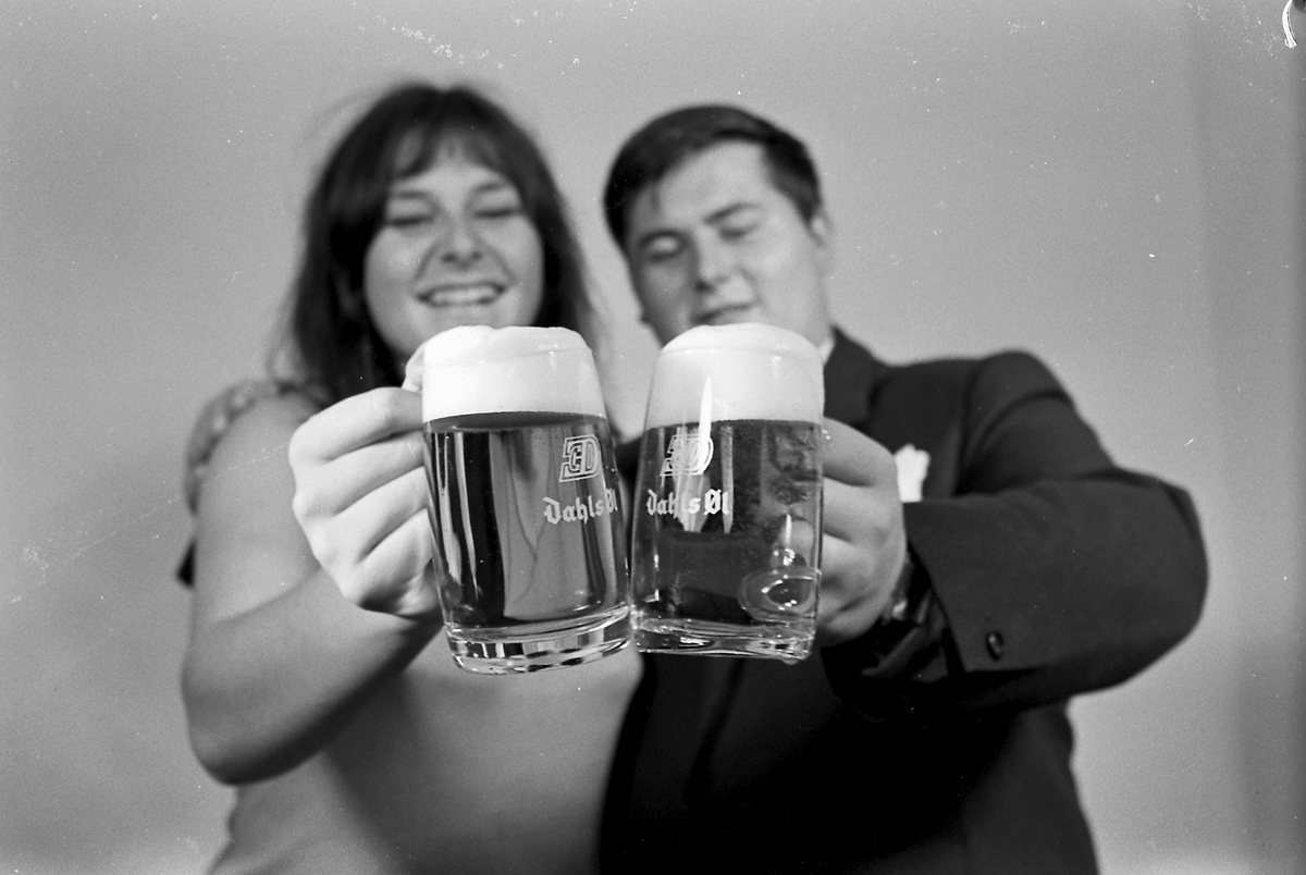 Reklamefoto for øl, Aktiebryggeriet E.C. Dahl