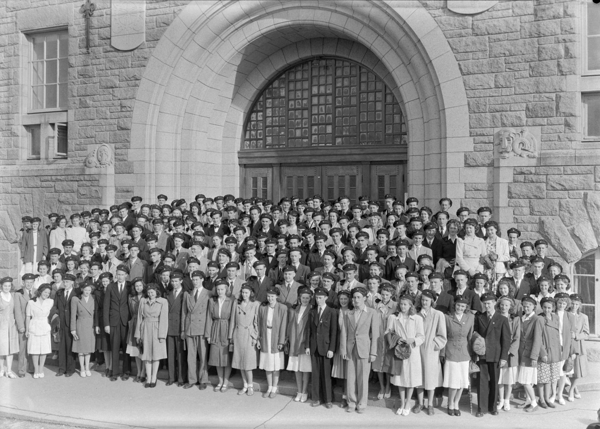 Russedåpen 1948 utenfor Høyskolen