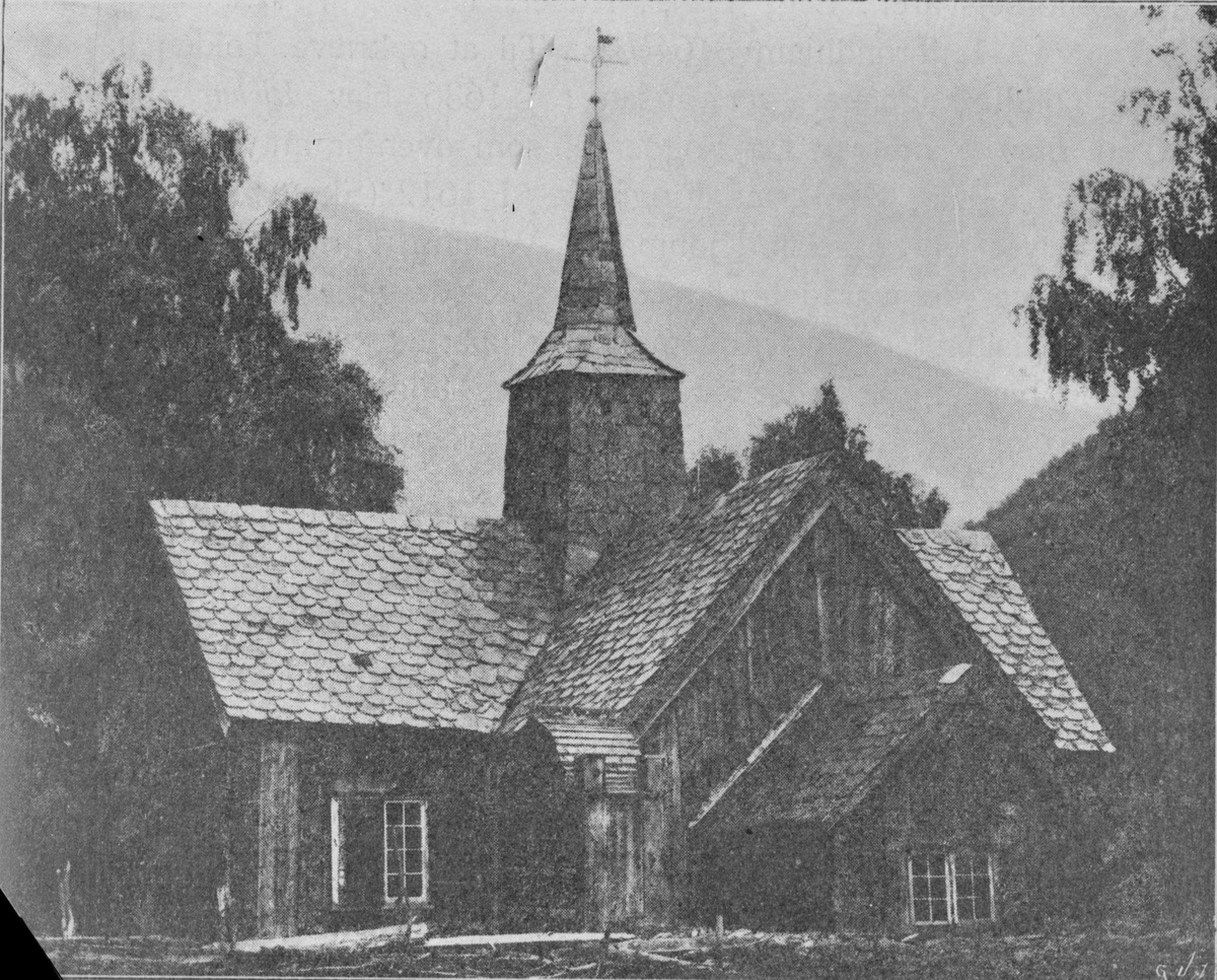 Kors gamle kirke i Romsdalen. Flyttet til Monge i 1902