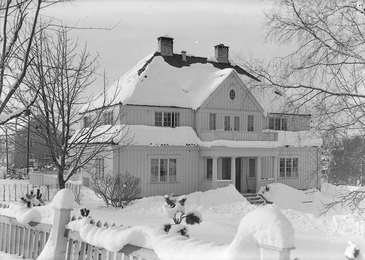 Disponent Ellingsens villa, Hasselbakkveien på Charlottenlund
