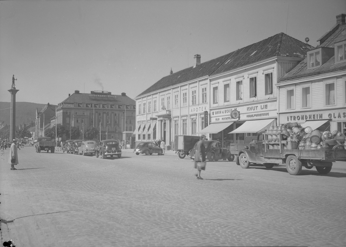 Kongens gate og Torvet med Hotel Phoenix og Svaneapoteket