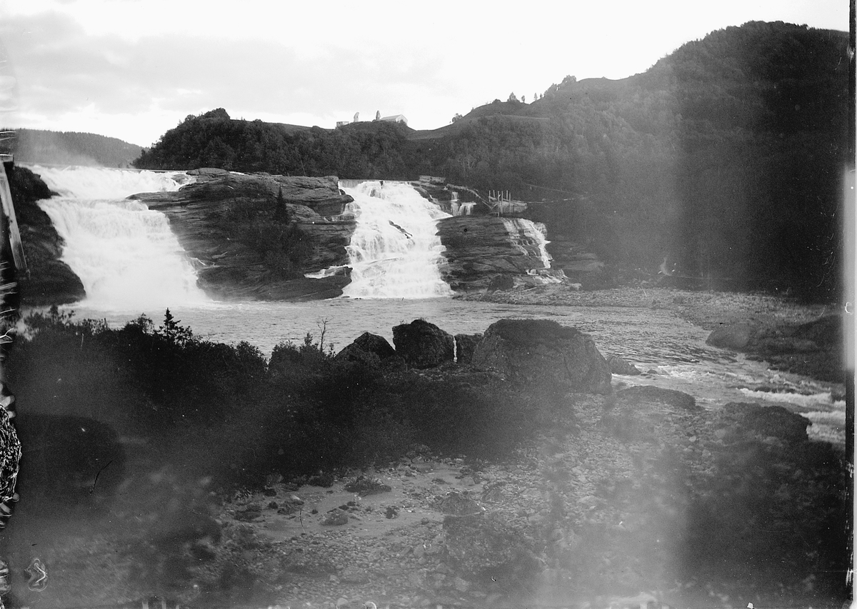 Trøndelag, Trondheim, Nidelva, Øvre Leirfoss før det ble utbygd med kraftverk i 1901,