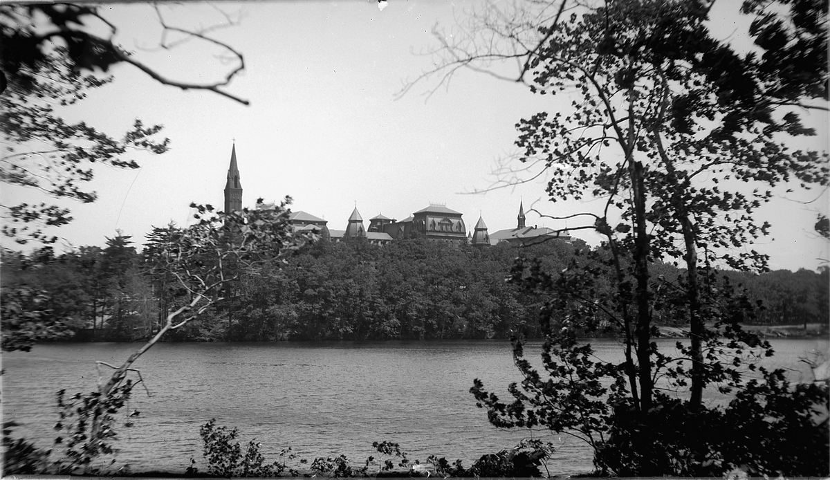 Motivet er Wellesley Copllege Mass. - utenfor Boston i Amerika tatt ca 1910