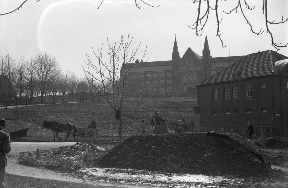 Ved parken til Norges Tekniske Høyskole