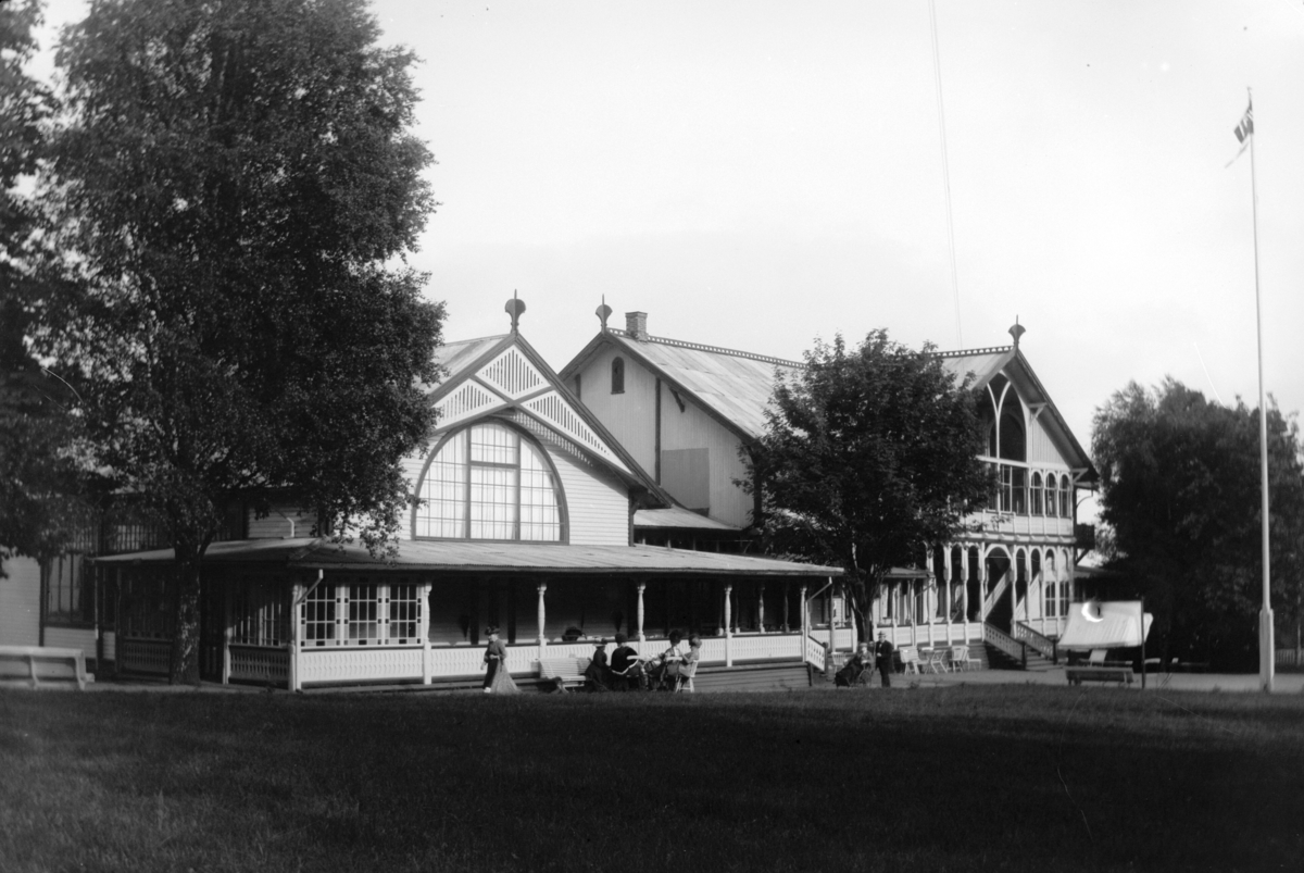 Vestfold, Larvik bad, badeparken, det gamle kurhuset har fått tilbygg,