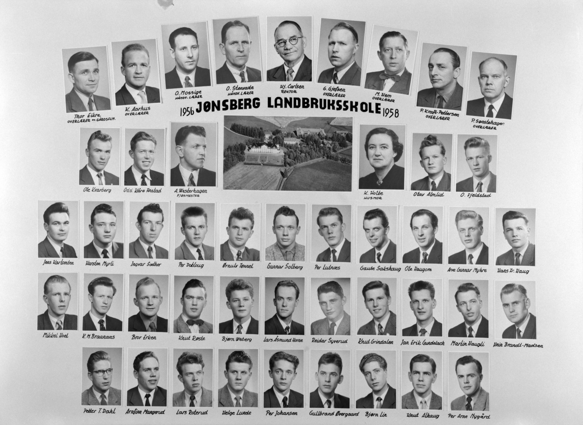Gr: Jønsberg landbruksskole, montasje, 1956-1958, Romedal i Stange. Tidl. Normann nr: 398. 

Øverst fv: overlærer og gårdsflm. Thor Eikre, overlærer K. Aarhus, håndv. lærer O. Mossige, håndv. lærer O. Stenvade, rektor Hj. Carlsen, overlærer G. Gjefsen, overlærer M. Hem, overlærer P. Kraft-Pettersen og overlærer P. Sønstehagen. 
2. rekke fv: Ole Kvarberg, Odd Kåre Finstad, fjøsmester A. Westerhagen, husmor K. Holte, Olav Almlid, O. Fjeldstad. 
3. rekke fv: Jens Kartomten, Karsent Myrli, Ingvar Sæther, Per Dobloug, Ørnulv Tønnel, Gunnar Solberg, Per Lutnæs, Gaute Sakshaug, Ole Haugom, Arve Gunnar Myhre, Hans Fr. Haug. 
4. rekke fv: Mikkel Hoel, K. M. Braanaas, Bror Erken, Knut Røste, Bjørn Weberg, Lars Åsmund Horne, Reidar Syverud, Knut Grindalen, Jan Erik Gundelach, Martin Haugli og Hein Brandt-Madsen. 
5. rekke fv: Petter T. Dahl, Arnfinn Mangerud, Lars Roterud, Helge Lunde, Per Johansen, Gullbrand Øvergaard, Bjørn Lie, Knut Alhaug og Per Arne Nygård. 