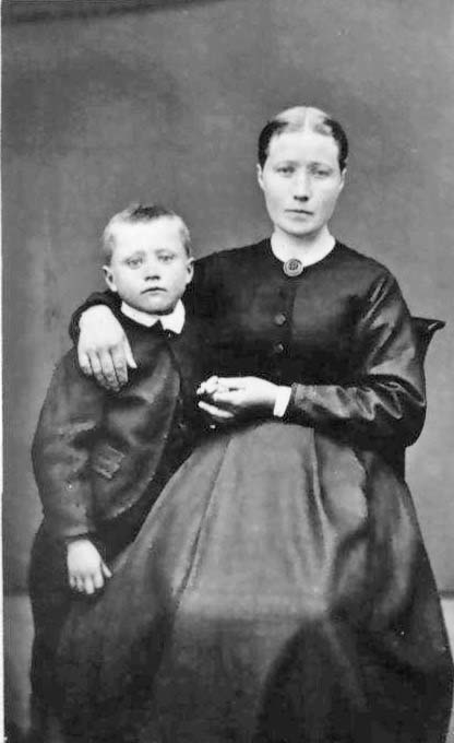 Atelierbilde, helfigur, portrett, kvinne, liten gutt