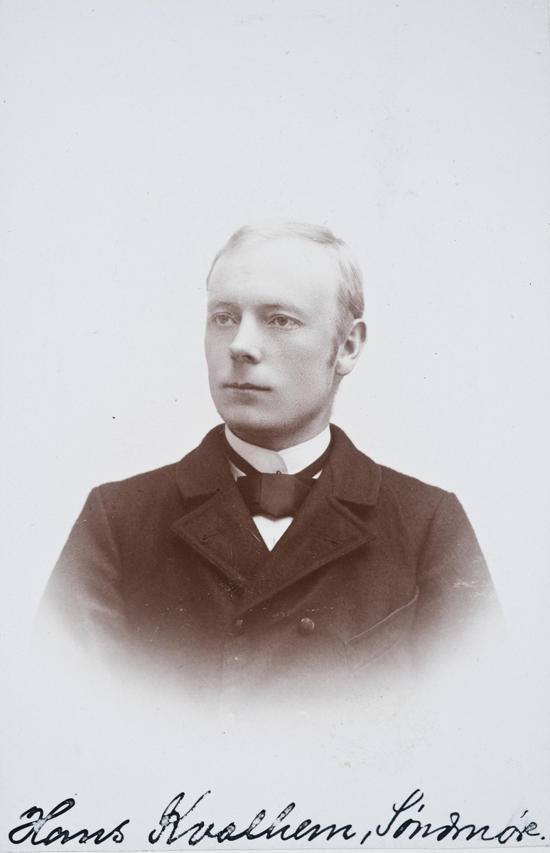 Portrett, visittkort. Mann, Hans Kvalhem (Kvalheim, Sunmøre), Søndmøre. Lærerseminaret på Hamar. 