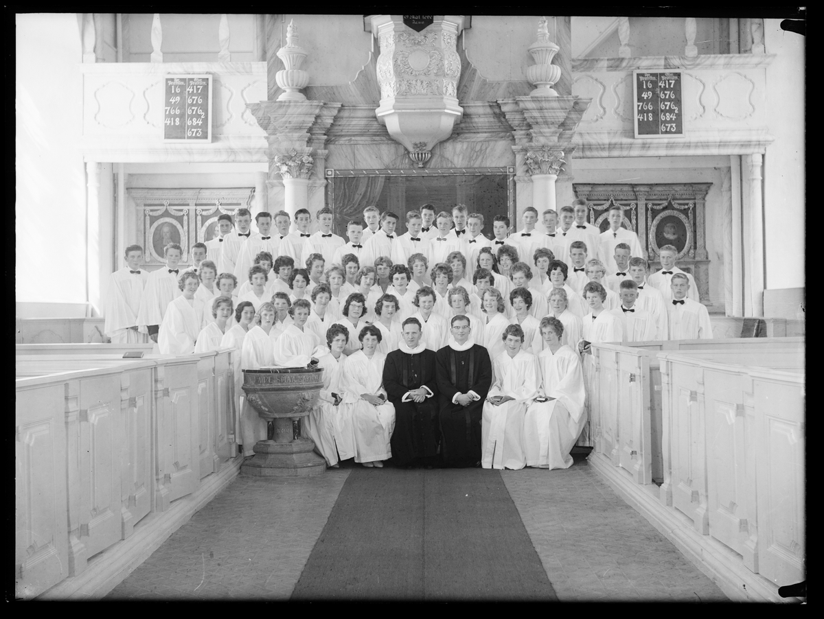 Konfirmanter i Røros kirke 1960