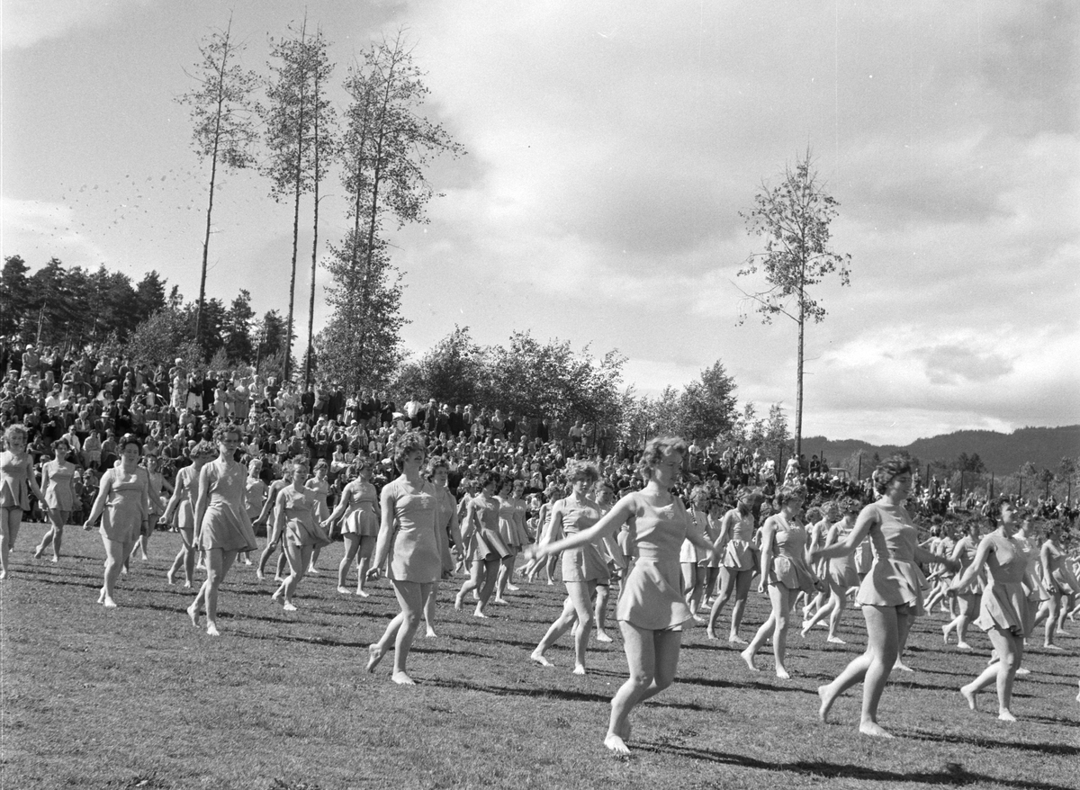 Turnstevne i Idrettsparken i Moelv i 1959. 