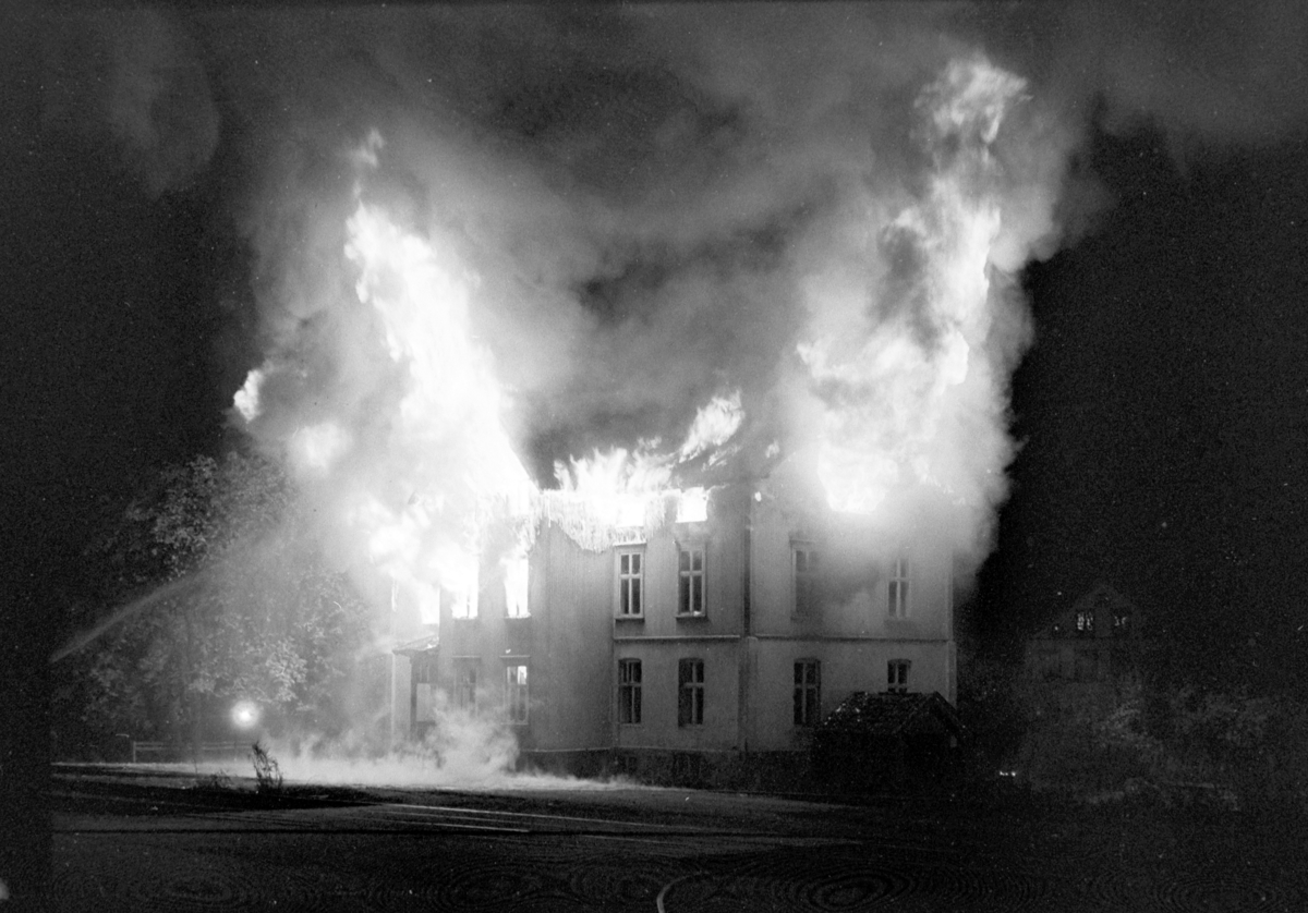 Brann på Lundemo i Moelven. 09. 10-1970