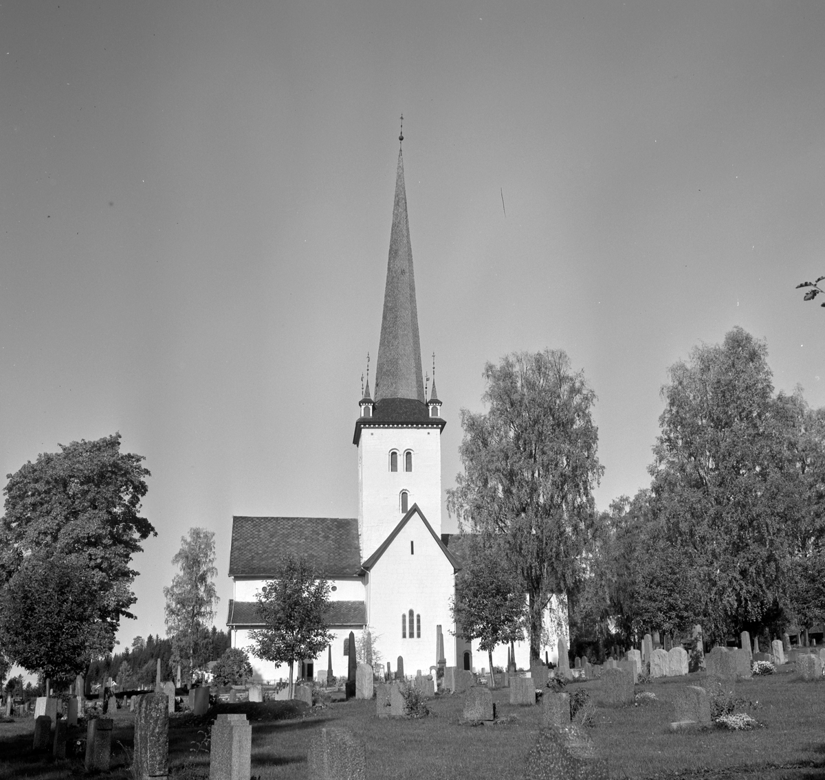 Ringsaker kirke, eksteriør. 