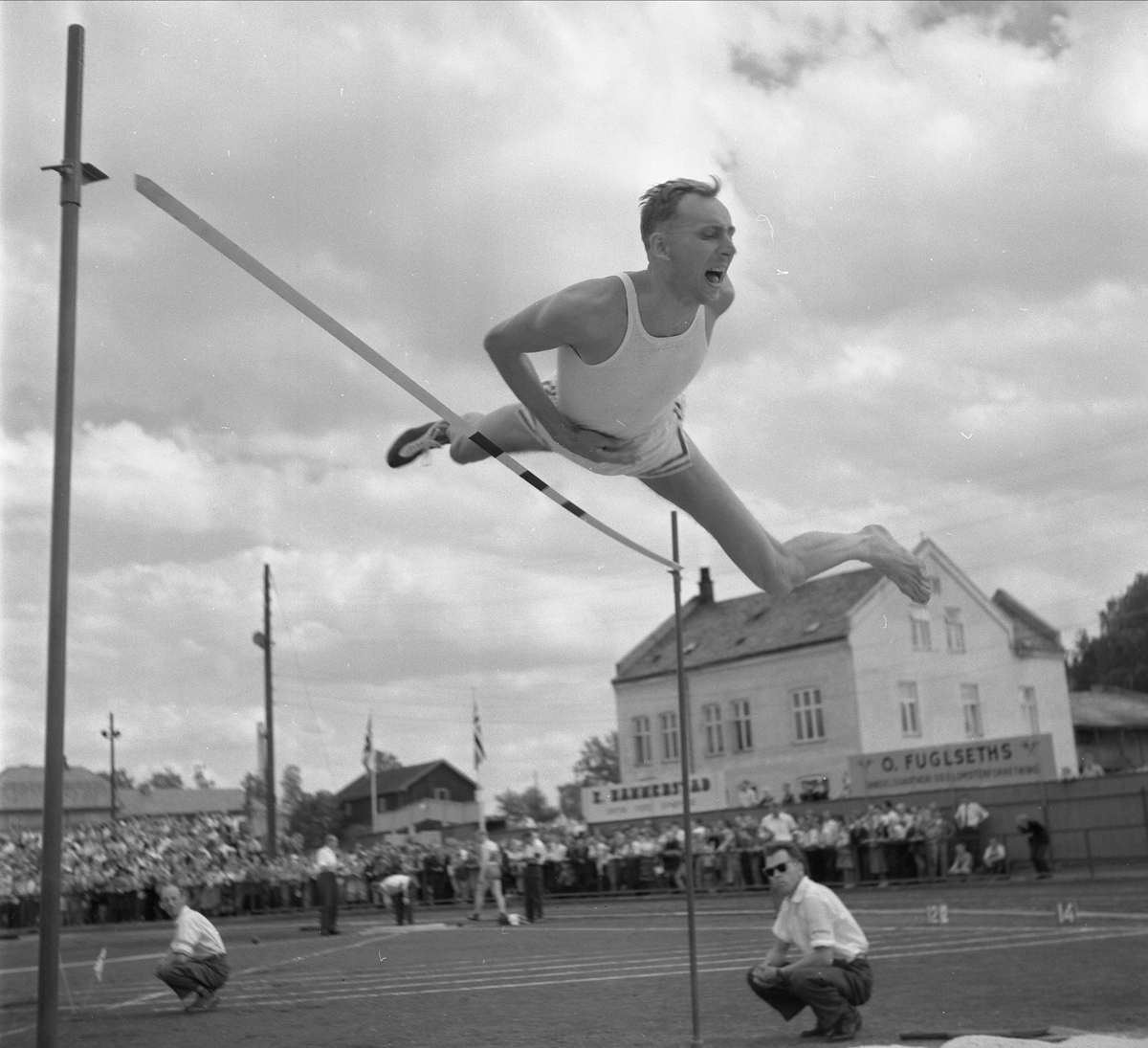 NORGESMESTERSKAPET I FRIIDRETT PÅ HAMAR STADION14-16/8-1959. UKJENT UTØVER I HØYDE. 