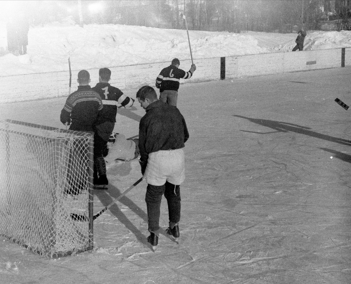 Storhamarbanen, Ishockeyspillere på utendørsbanen, Skoleturnering mellom Hamar – Stange – Elverum og Lillehammer. Hamar Katedralskole vant turneringen foran Elverum, Lillehammer og Stange