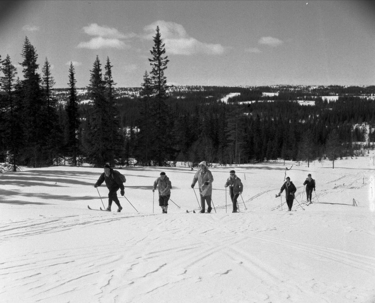 SKITUR TIL NORDHUE, LØTENFJELLET. 