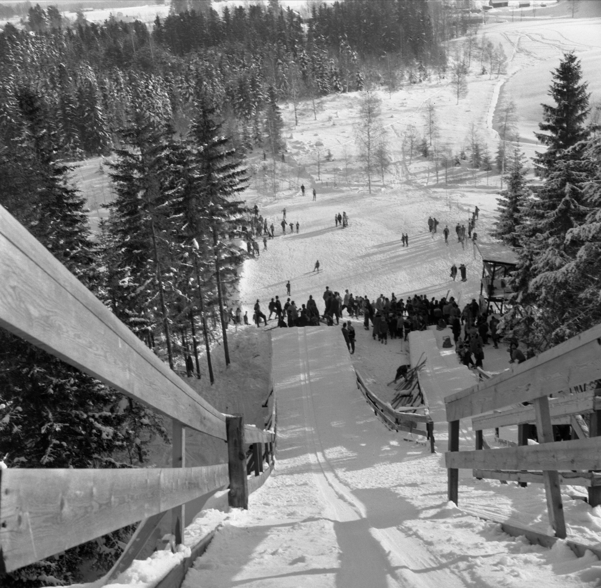 Løten, skihopprenn i Revhibakken, "Revhiet" , skihoppbakke, tilskuere,