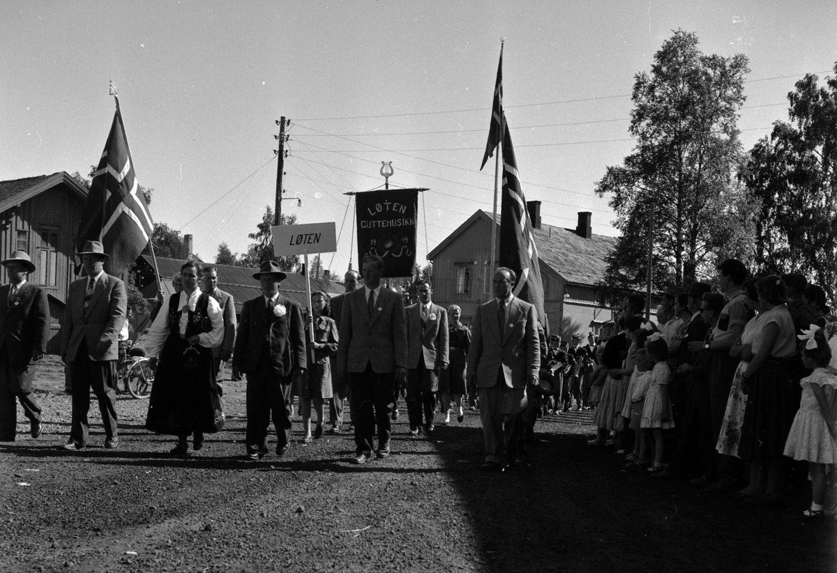 GUTTEMUSIKKSTEVNE I LØTEN 1957. 