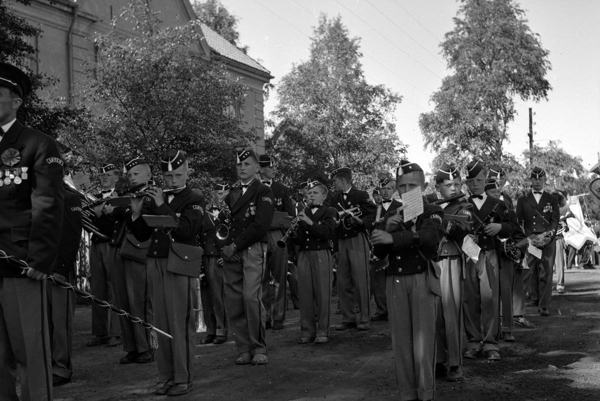 GUTTEMUSIKKSTEVNE I LØTEN 1957. 