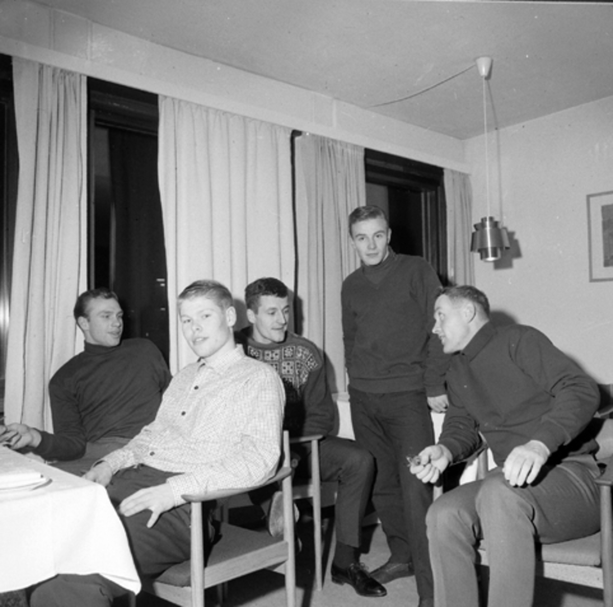 Hamar, Hamar idrettslag HIL, skøyteløpere fra venstre:. Ivar Eriksen, Per Ivar Moe, Fred Anton Maier, Willy Guttormsen, trener Berg