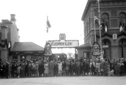 Hamar jernbanestasjon, byjubileet 1949. Kongebesøk, kong Haa