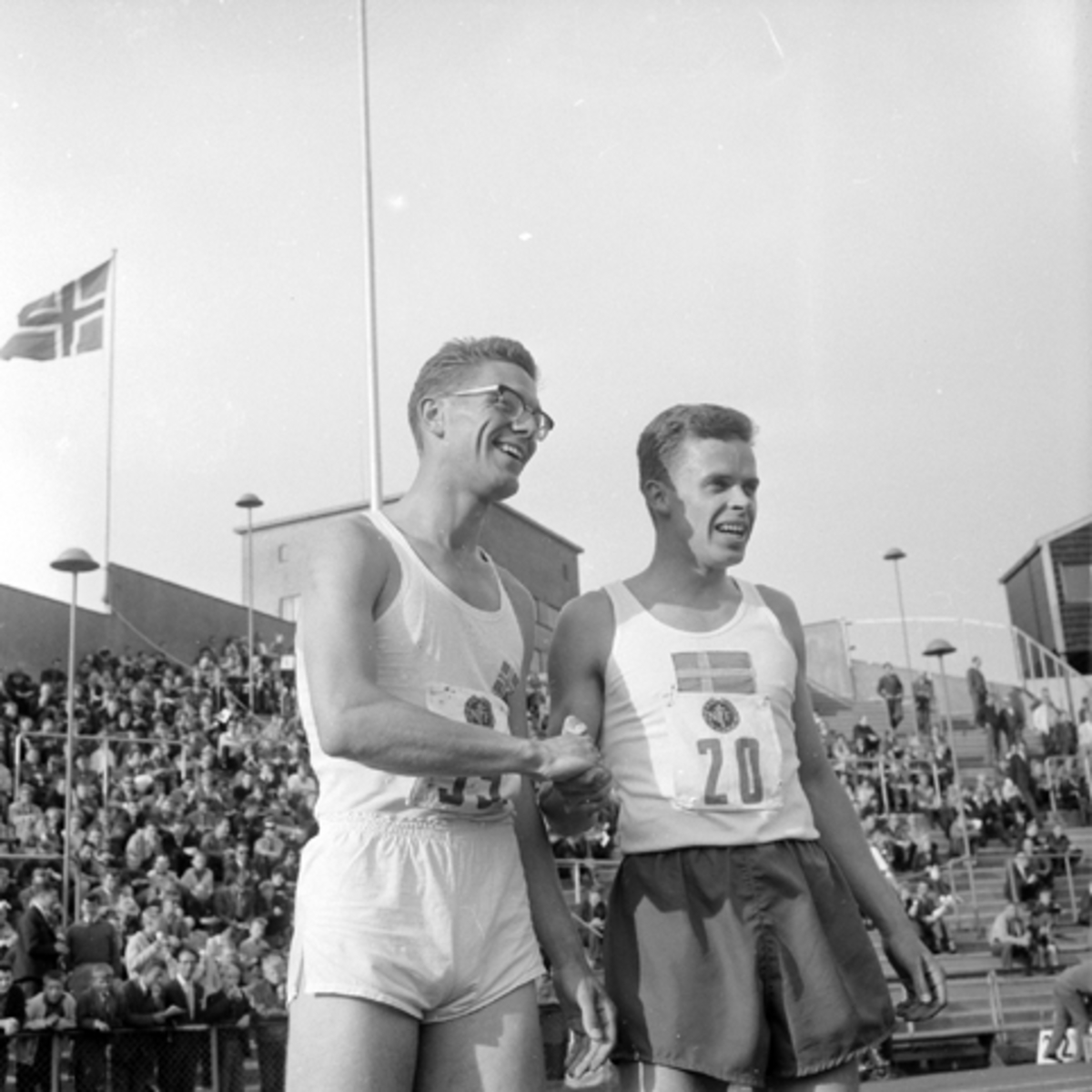 Jan Gulbrandsen (til høyre), friidrett og ukjent.