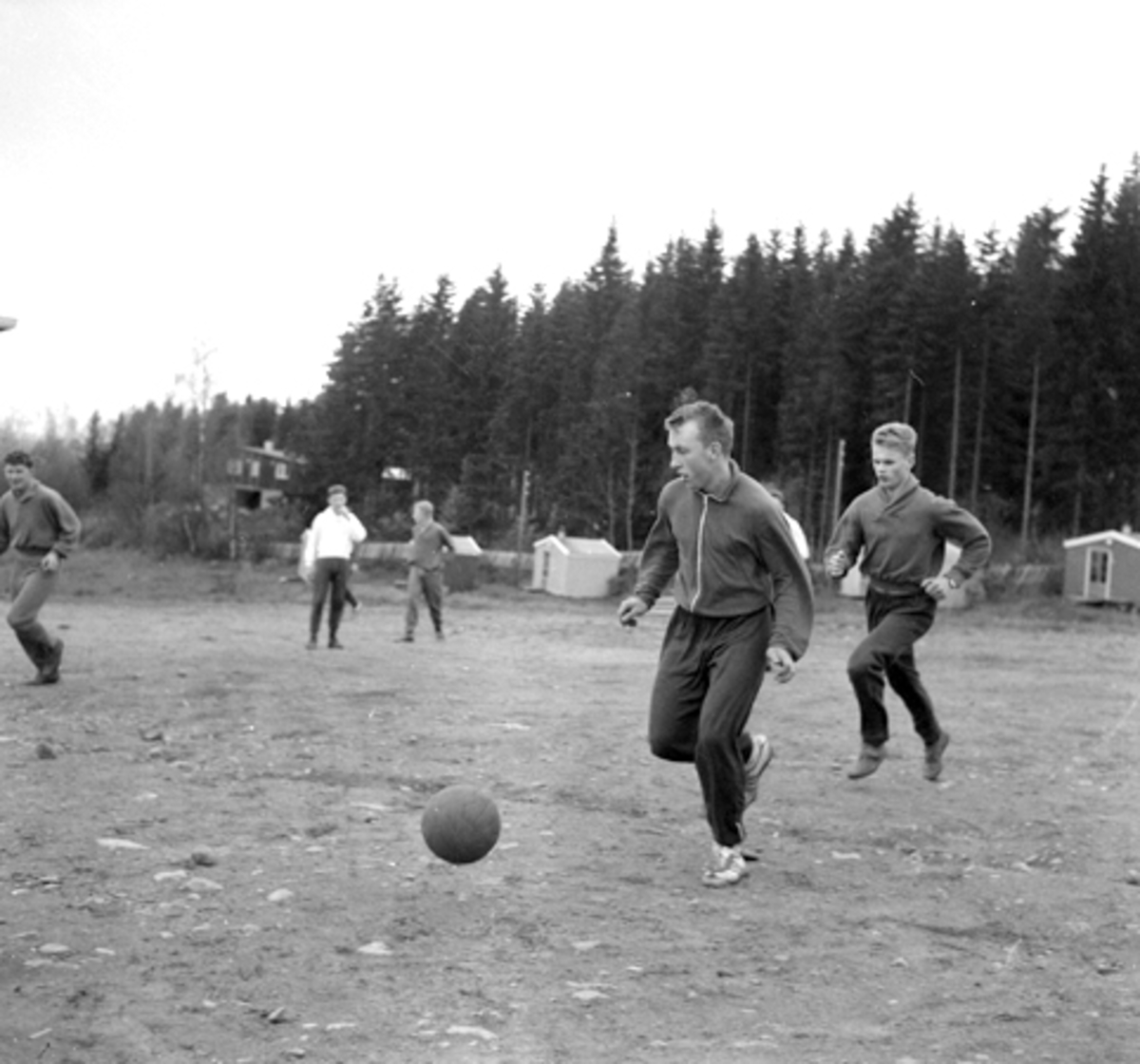 Arnfinn Malm, Byåsen (?) og ukjente.