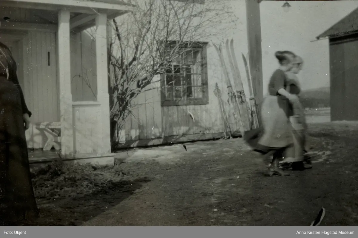 Johnsrud gård på Eidsvoll. Kirsten Flagstads mor Marie Flagstads barndomshjem. Johnsrud farm at Eidsvoll. Kirsten Flagstad's mother Marie Flagstad's birthplace. 