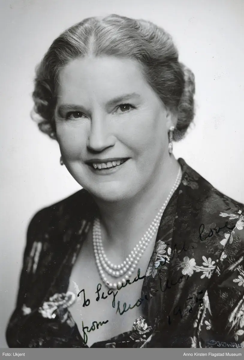 Kirsten Flagstad. Portrett 1955. "To Sigurd with love from Mor-Mor, 1955". Kirsten Flagstad. Portrait 1955. "To Sigurd with love from Mor-Mor, 1955". 