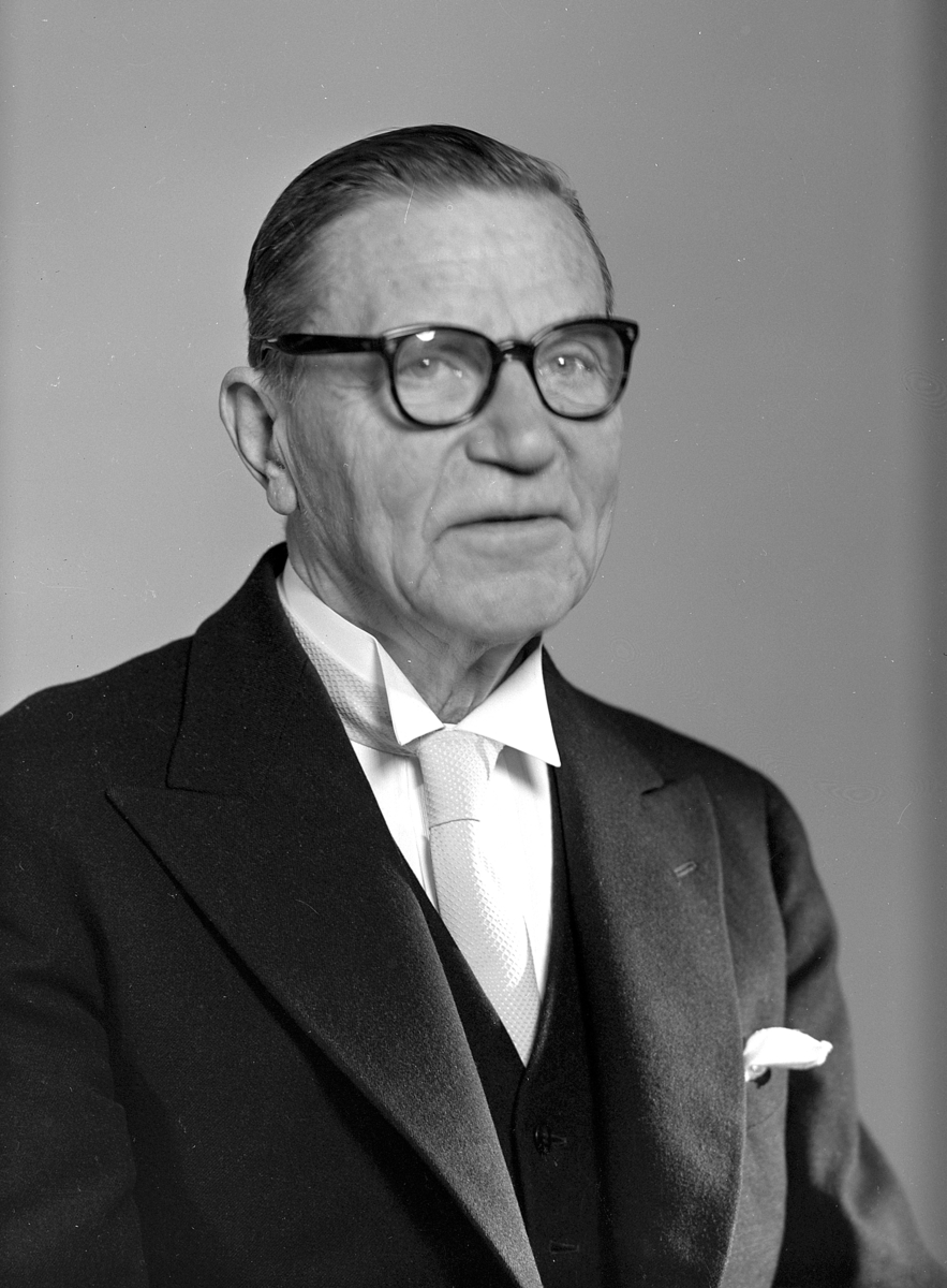 Lensmann Reidar Windju Halvorsen (1884-1969). Han var lensmann i Ringsaker i mer enn 30 år. I fra 1913 til 1940 og i fra 1945 frem til 1950. Han var også styreformann for Moelven Brug fra 1923 til 1964. I 1954 ble han slått til ridder av St. Olav.