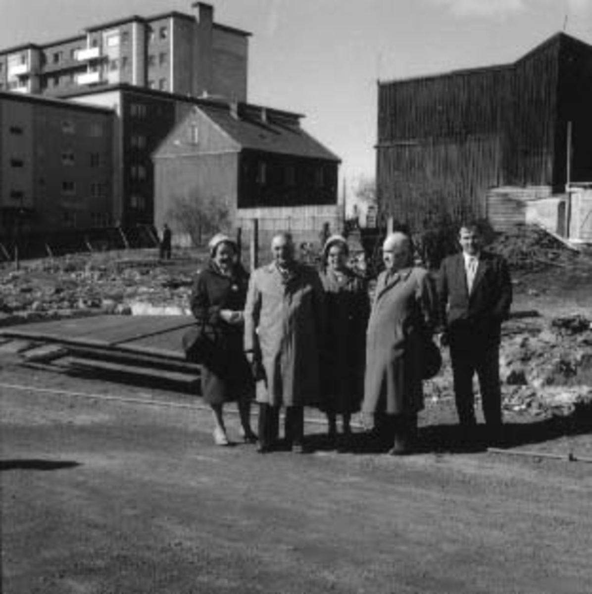 Hamar kommune, byggekomite i Morteruds gate 22, boligblokker i Torggata 102 i bakgrunnen,