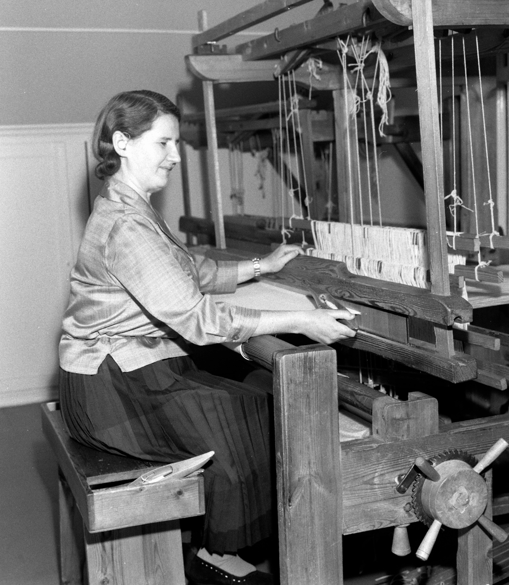 Hamar, Døves Vel i Storhamargata 74. vevstue, Magnhild Kristiansen.