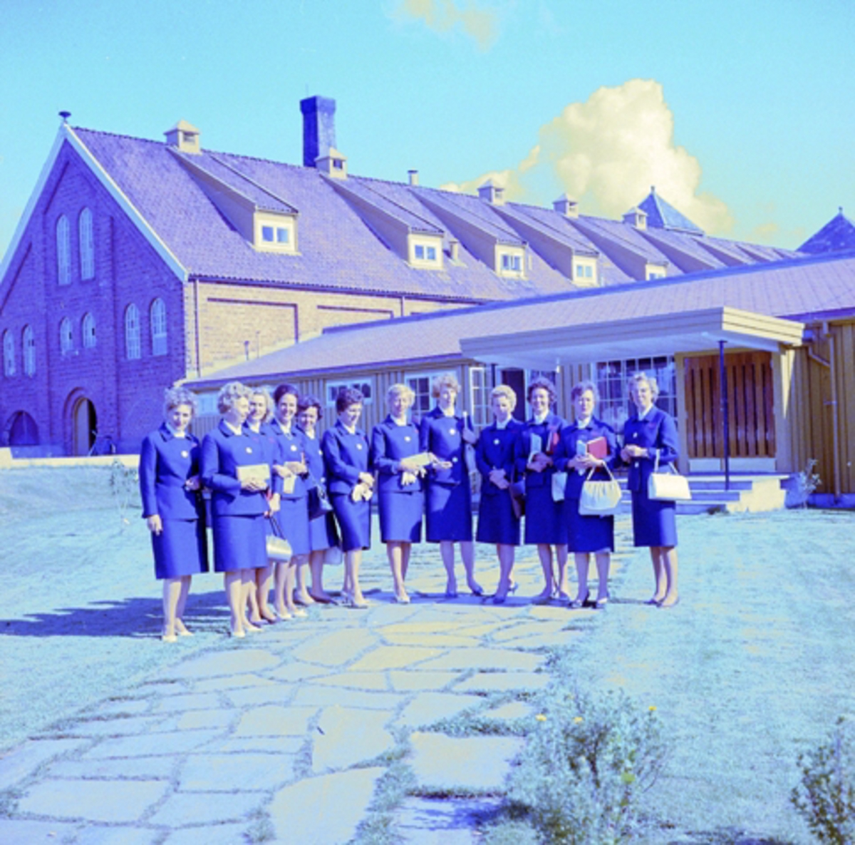 Løten. Løiten Brænderi, Saft- og konservesfabrikk, kvinnelige salgsrepresentanter på kurs, "Løitens saft og syltetøy - så godt som hjemmelaget",