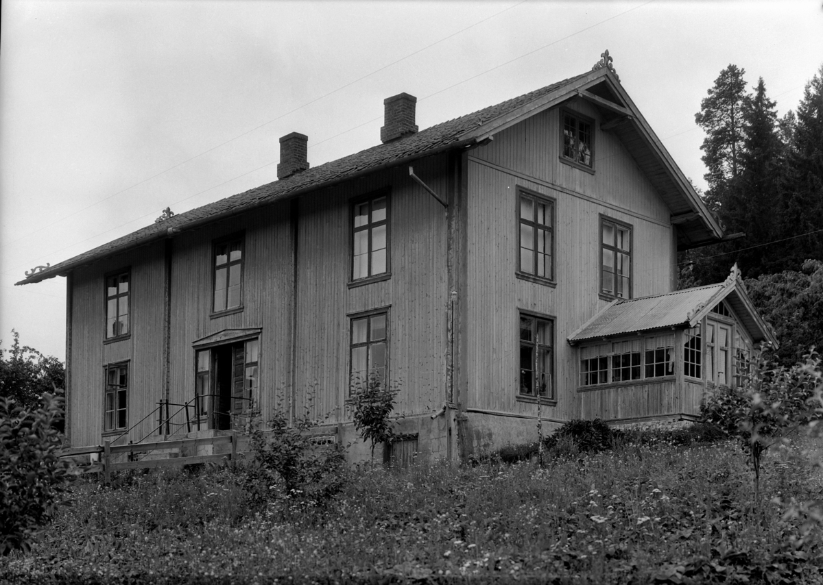Gamle Evenrud skole, Helgøya.