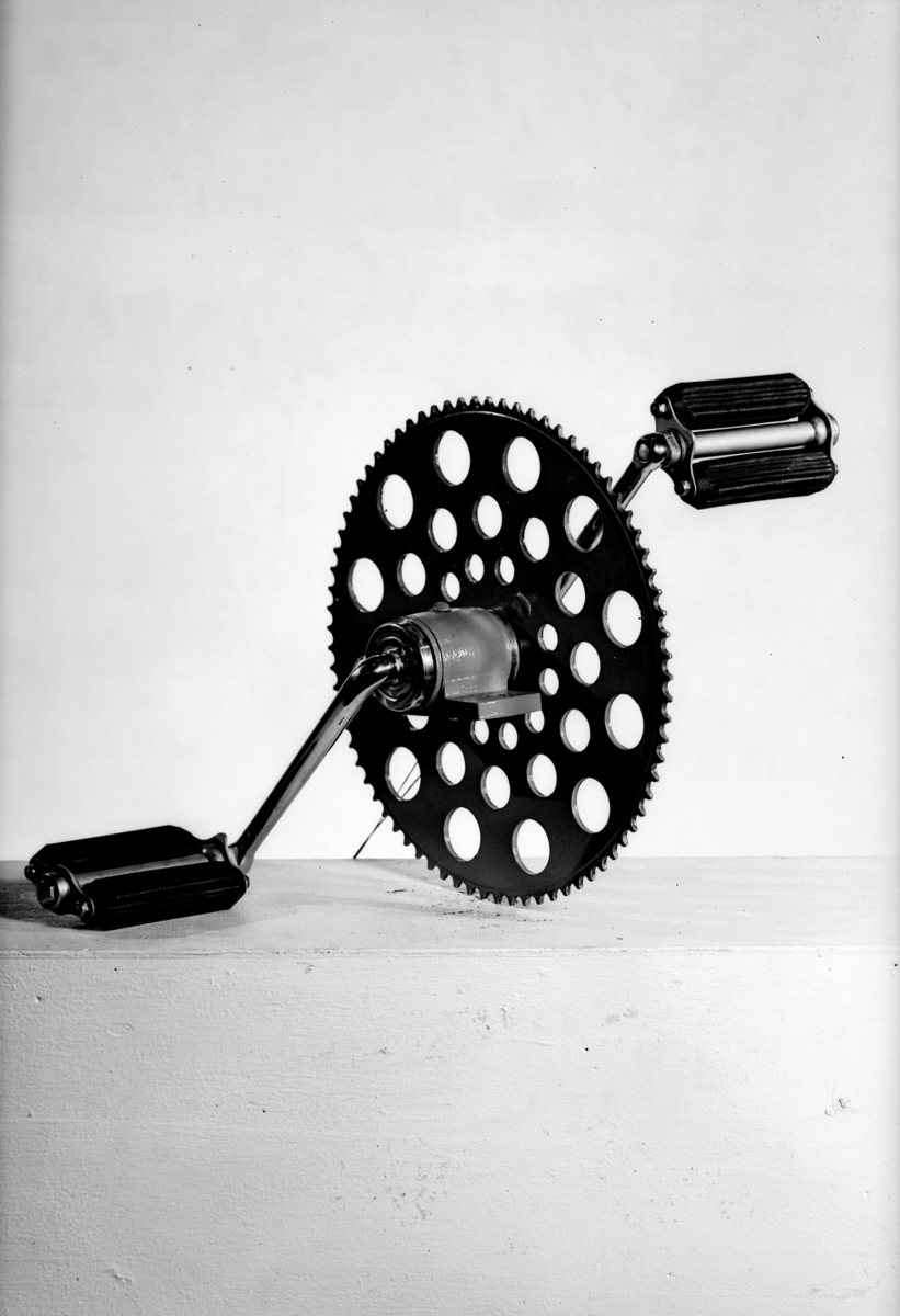 Hamar, ingeniør Sverre Hagen deler for en dresin for Norges Statsbaner, NSB