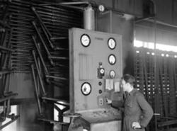 Berger Langmoen, Brumunddal, interiør fra fabrikken, instrum