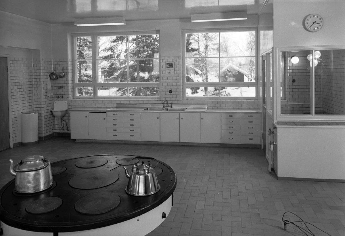 Østlandske Vanførehjem, Ottestad i Stange. Interiør, kjøkken, komfyr, Foto 31. 01. 1950. 