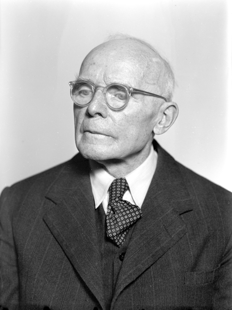 Hamar, Portrett tannlege Per Glorvigen (1880-1954), praksis i Parkgata 2,