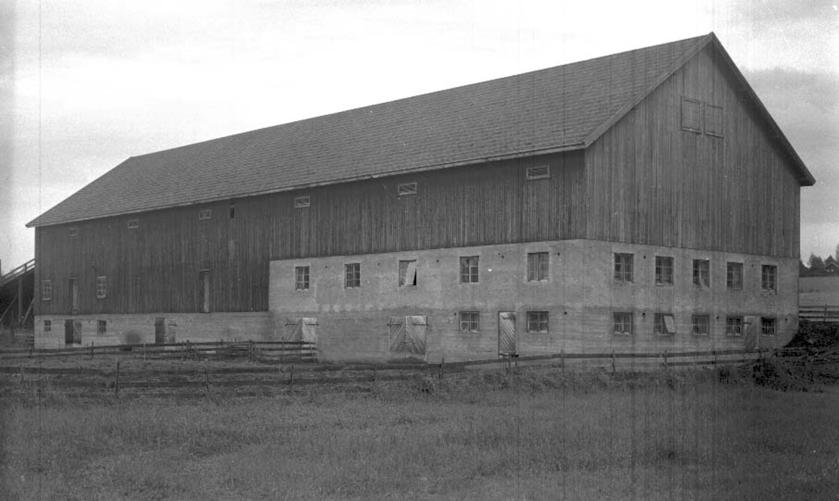 Hedmark, Låve, driftsbygning, foto for Norges Landbrukshøyskole, 