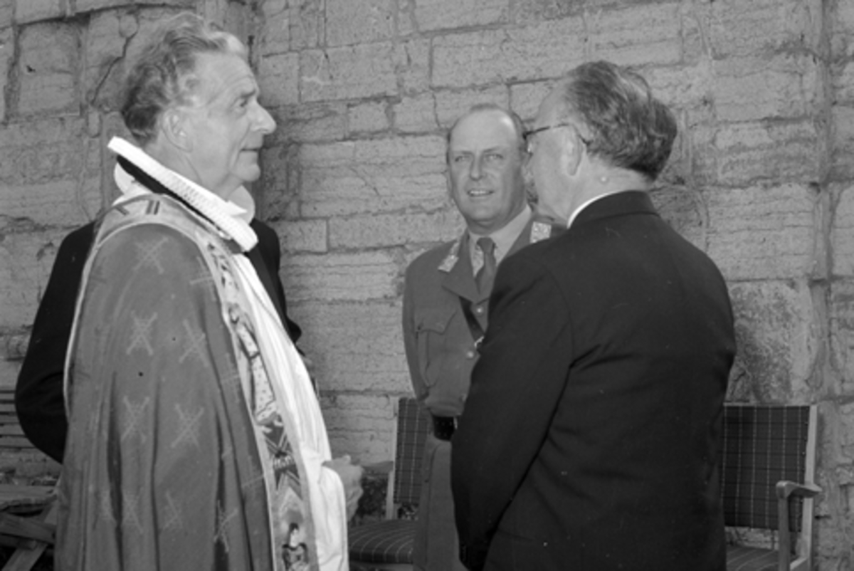 Hamar, Domkirkeodden, Domkirkeruinen, Hamardagen 1955, Hamar bispestol 800 år, festgudstjeneste, kronprins Olav, biskop Kristian Schjelderup, statsråd Birger Martin Bergersen,