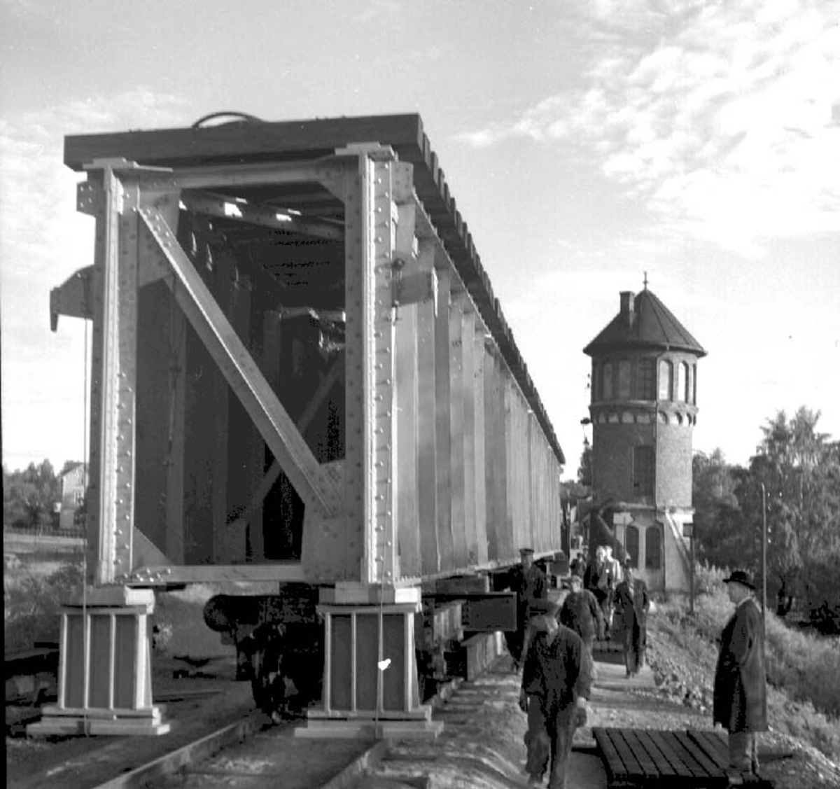 Ringsaker, Moelv stasjon, uskifting av jernbanebrua over Moelva tåler 22 tonns akseltrykk, 1956,  